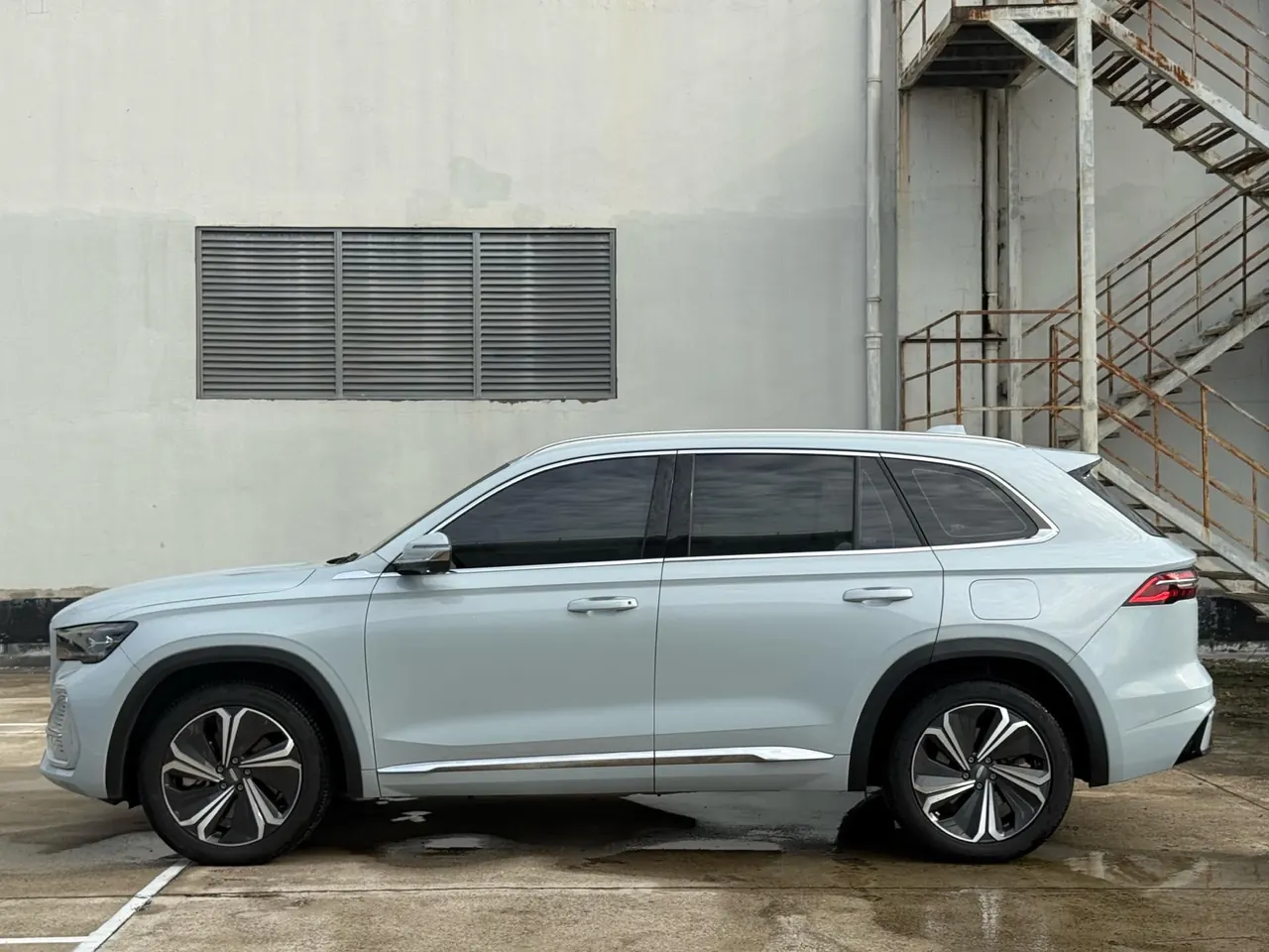 Geely 2022 XingyueL (Monjaro) Hi P 1.5T to Achieve Edition Automatic Gear 9