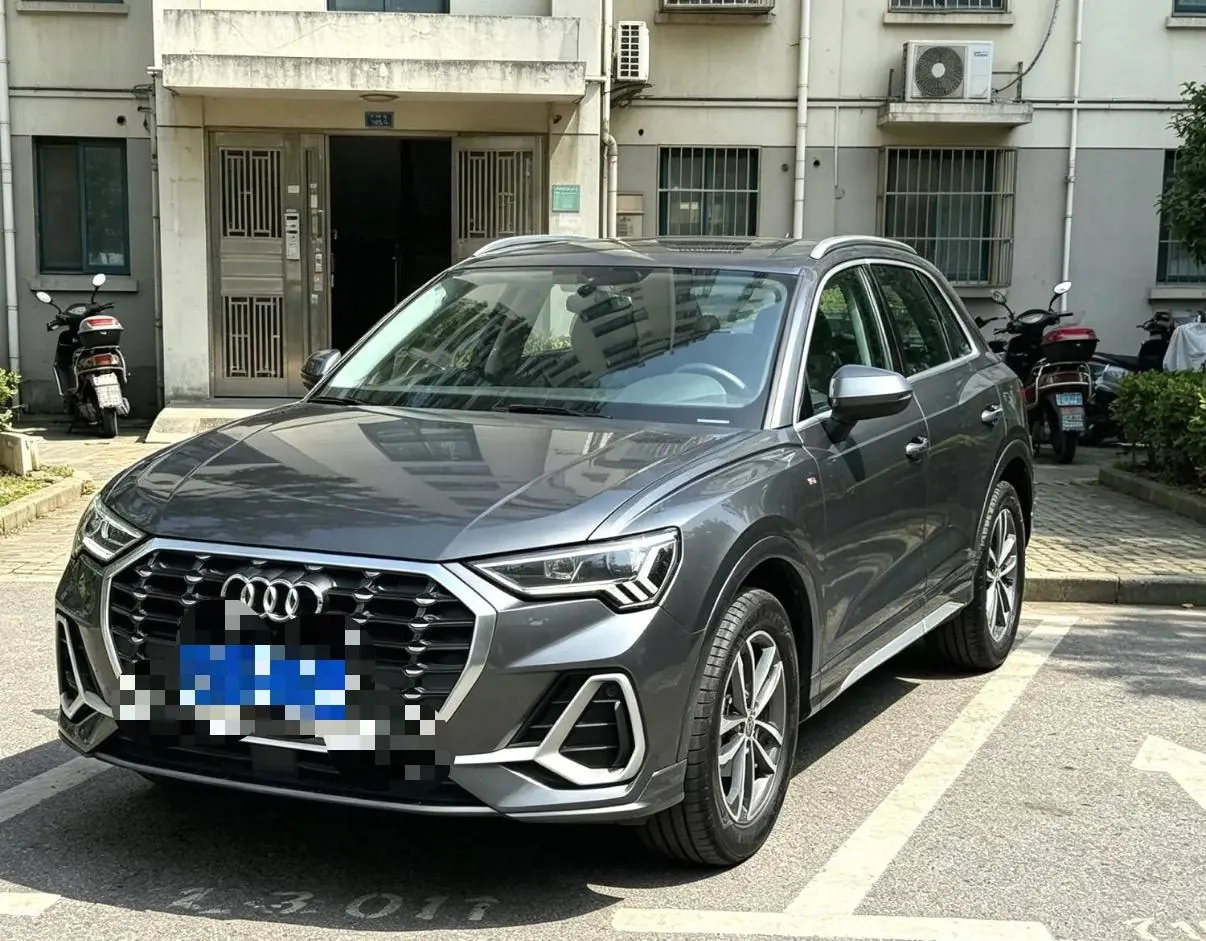 Audi 2021 Q3 1.4TFSI 35TFSI Aggressive Dynamic Automatic - View 1