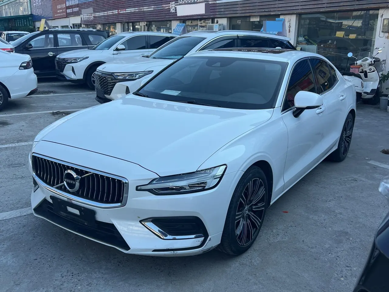 Open image lightbox: Volvo 2021 S60 2.0T T4 Zhiyuan Deluxe Edition Automatic Gear