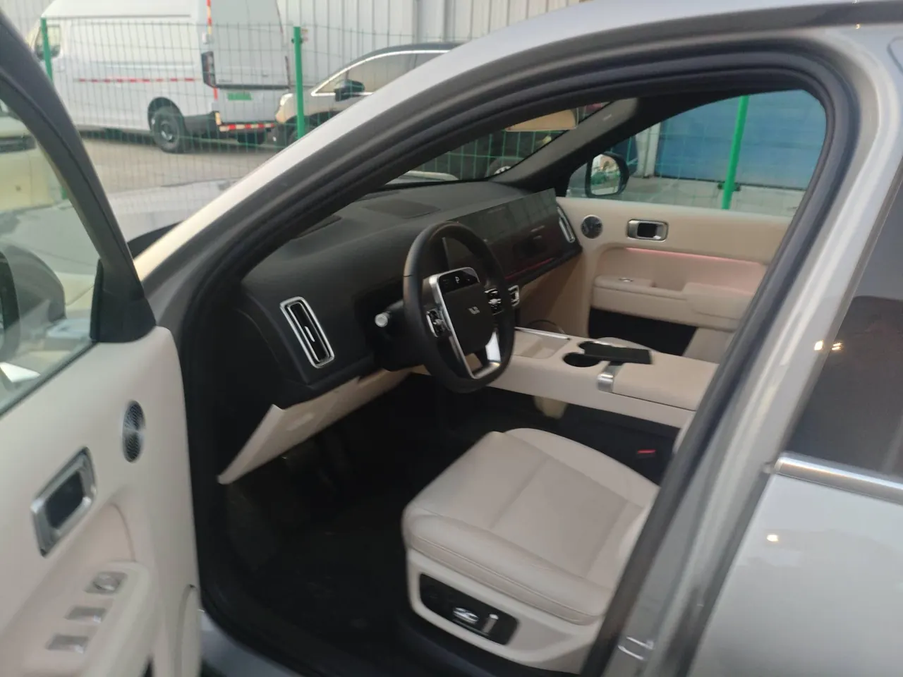 Li 2025 L8 Ultra Smart New Edition Automatic Gear 2