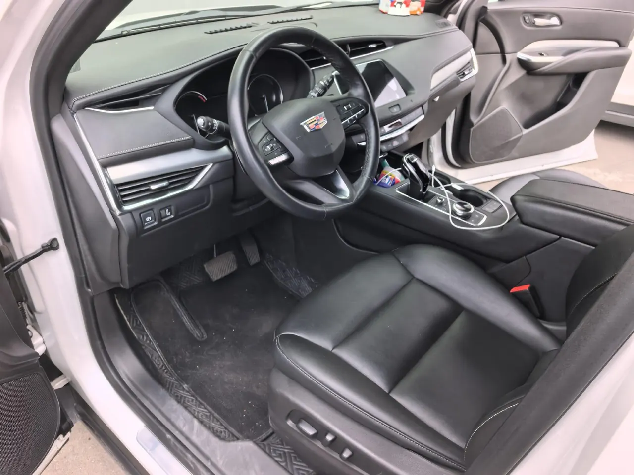 Cadillac 2021 XT4 2.0T 28T Two-Drive Leading Automatic Gear 6