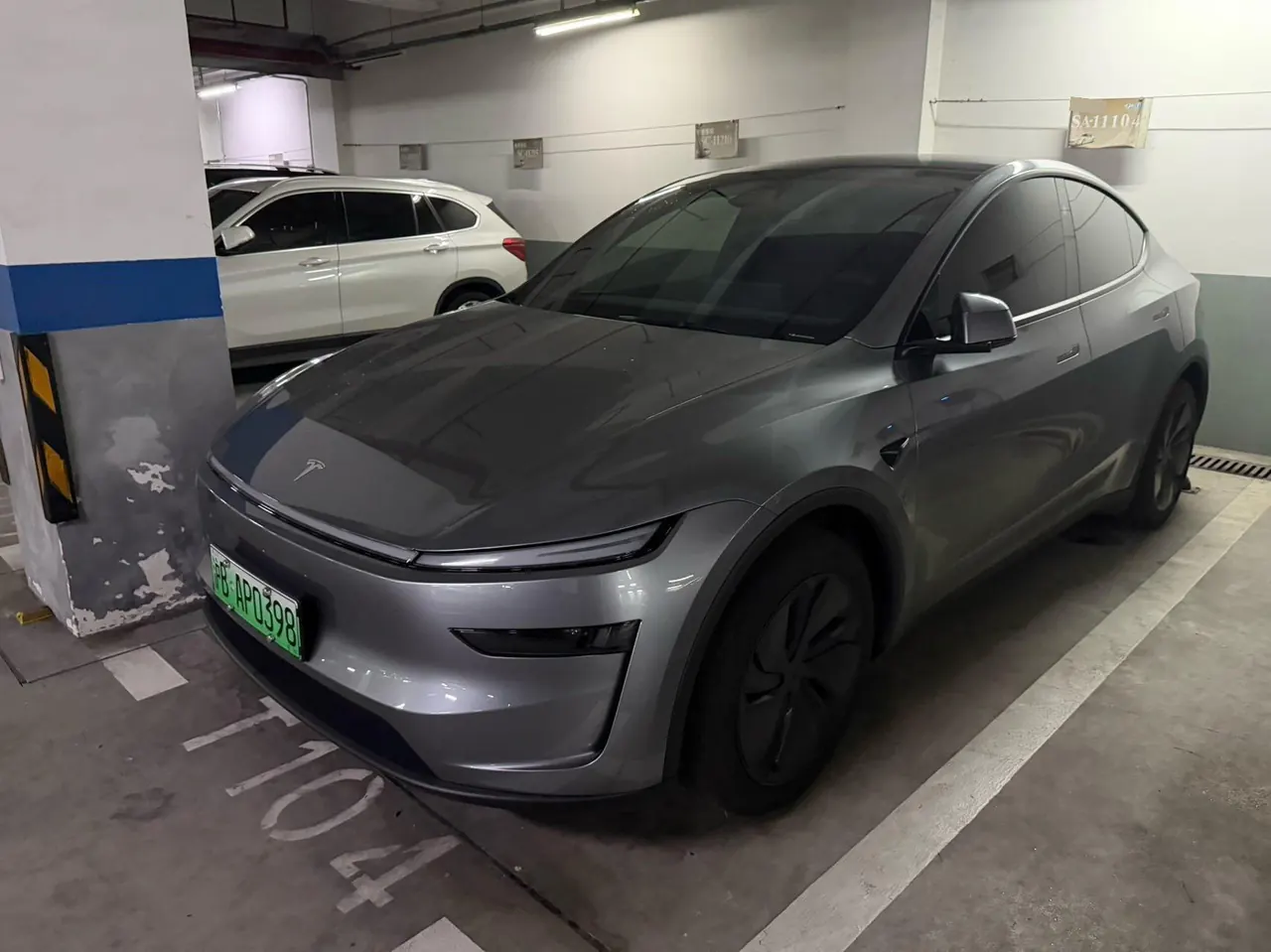 Tesla 2026 Model Y Rear-Wheel-Drive Automatic - View 1