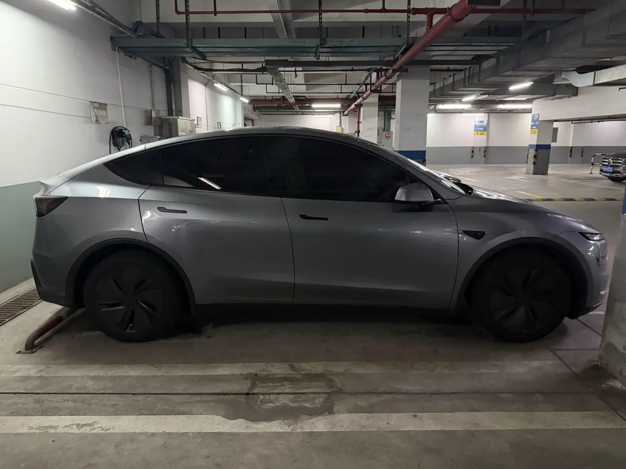 Tesla 2026 Model Y Rear-Wheel-Drive Automatic 3