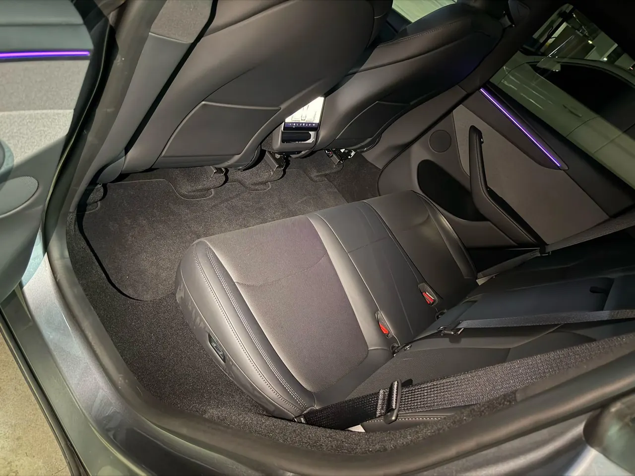 Tesla 2026 Model Y Rear-Wheel-Drive Automatic 5