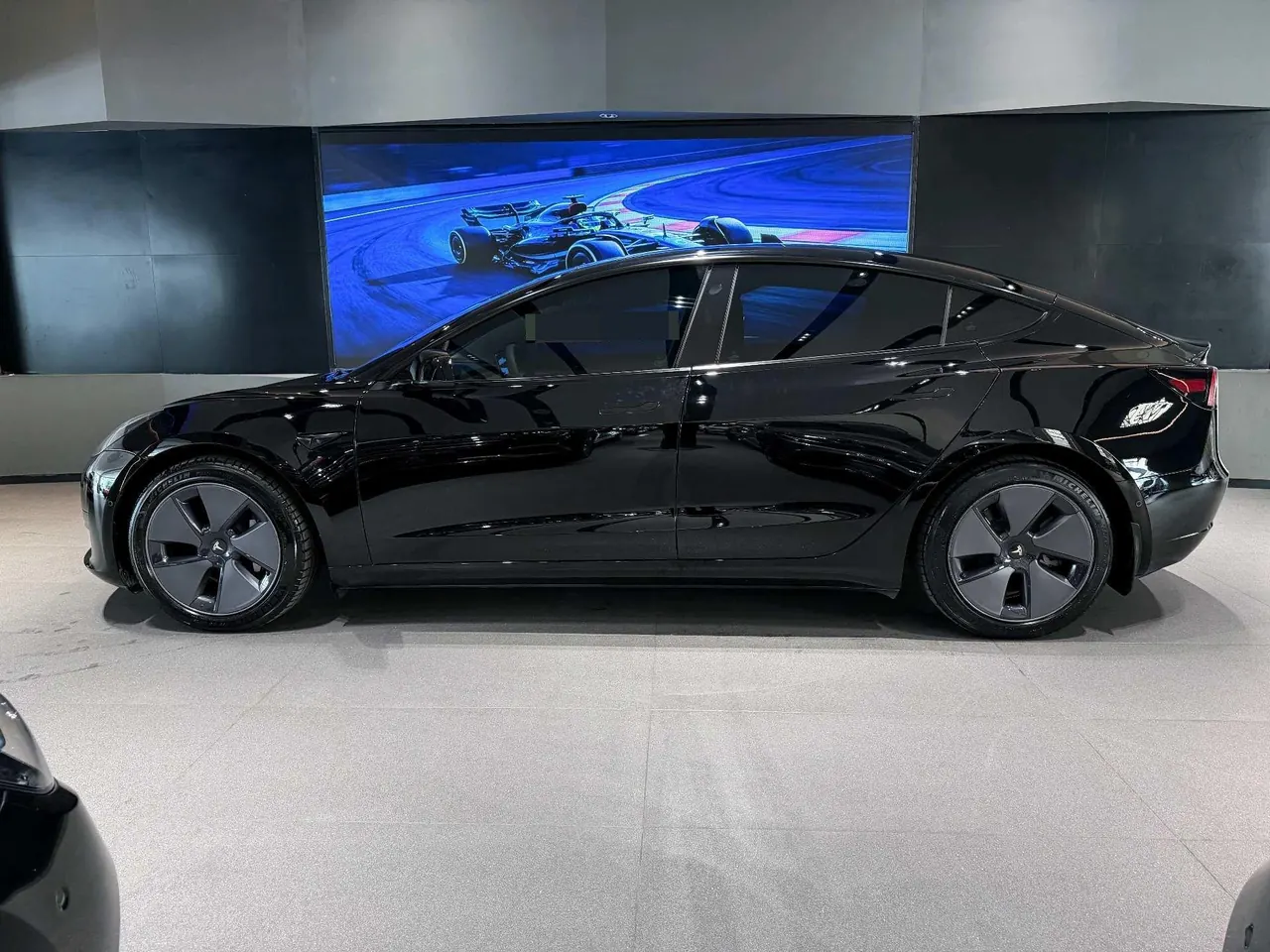 Tesla 2022 Model 3 rear-wheel drive version of automatic transmission 3