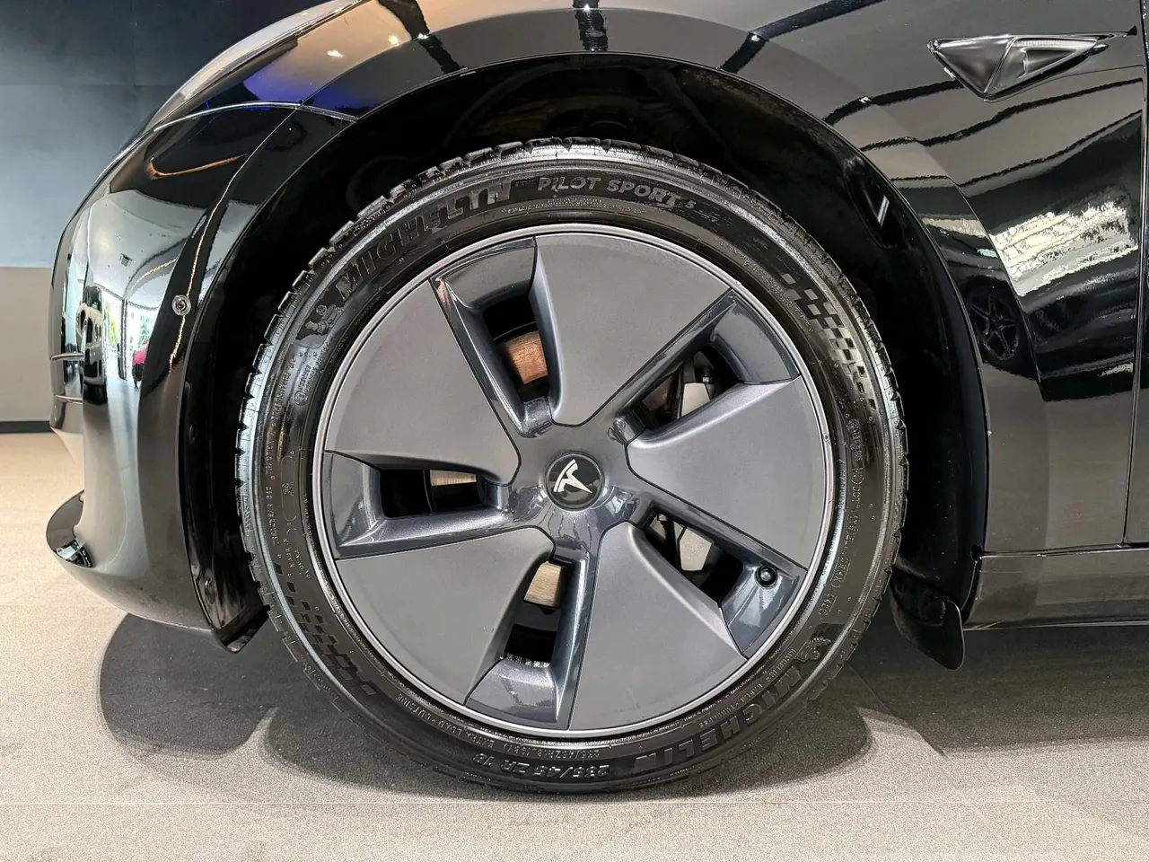 Tesla 2022 Model 3 rear-wheel drive version of automatic transmission 6