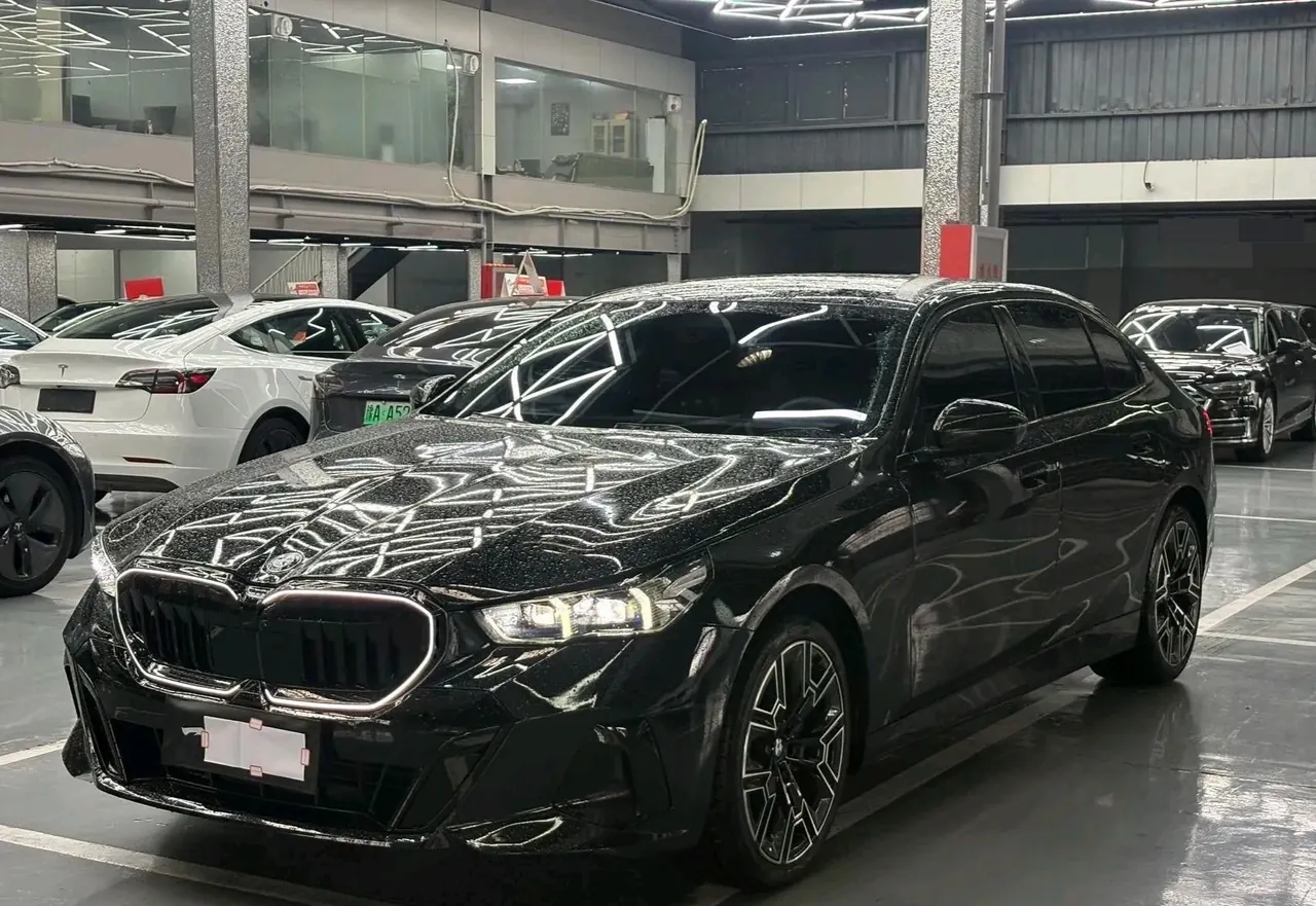 BMW 5 Series 2026 530Li 48V 2.0T Exclusive M Sports Suit (Modified) Automatic Gear - View 1