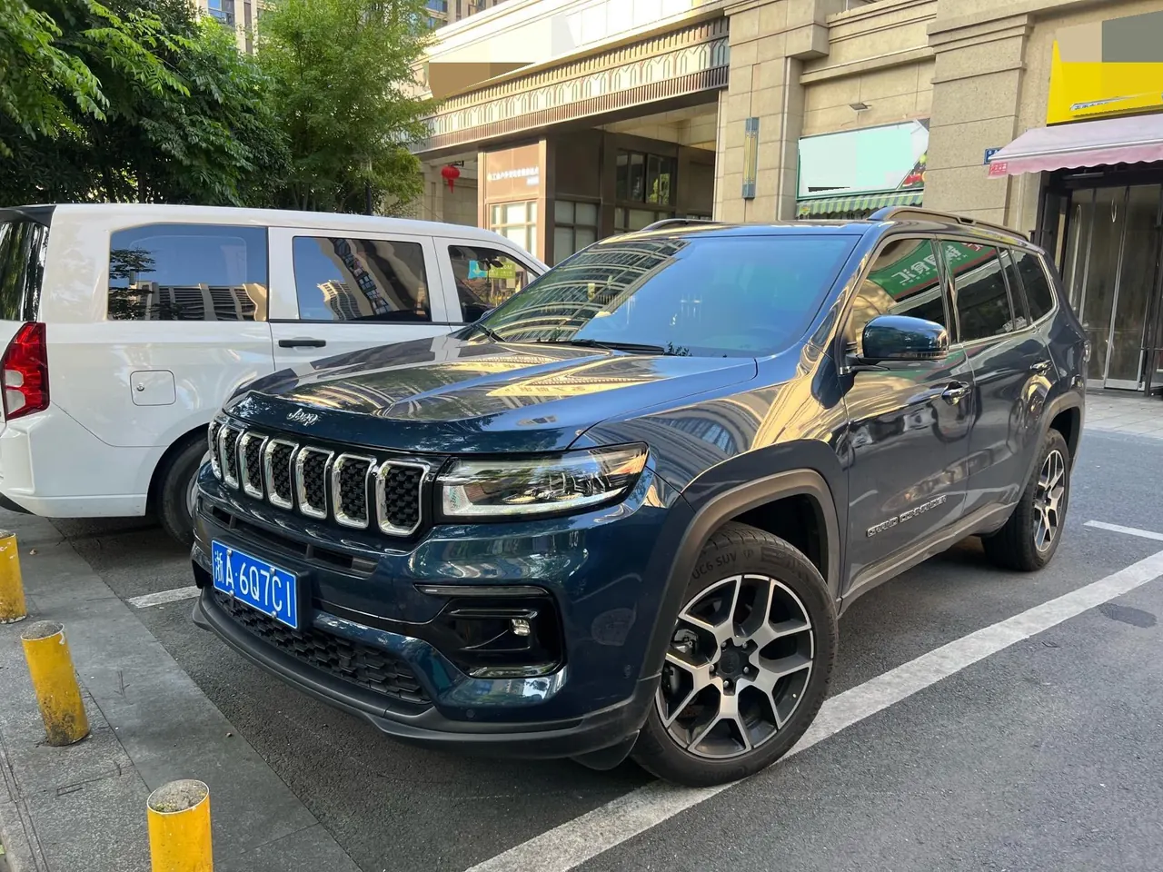 Открыть галерею: Jeep 2021 Commander 2.0T Two-Drive Elite Automatic Gear