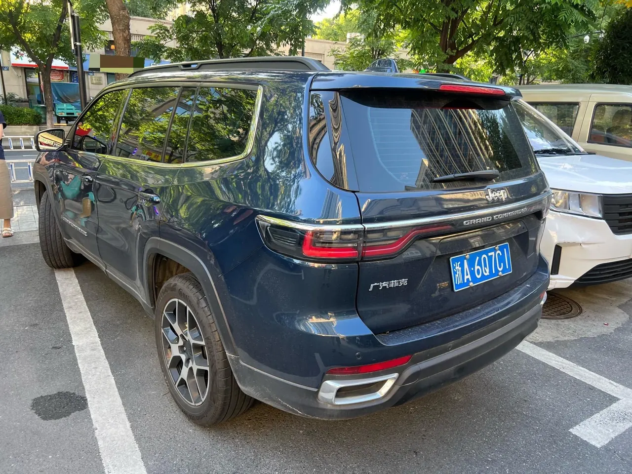 Jeep 2021 Commander 2.0T Two-Drive Elite Automatic Gear 3
