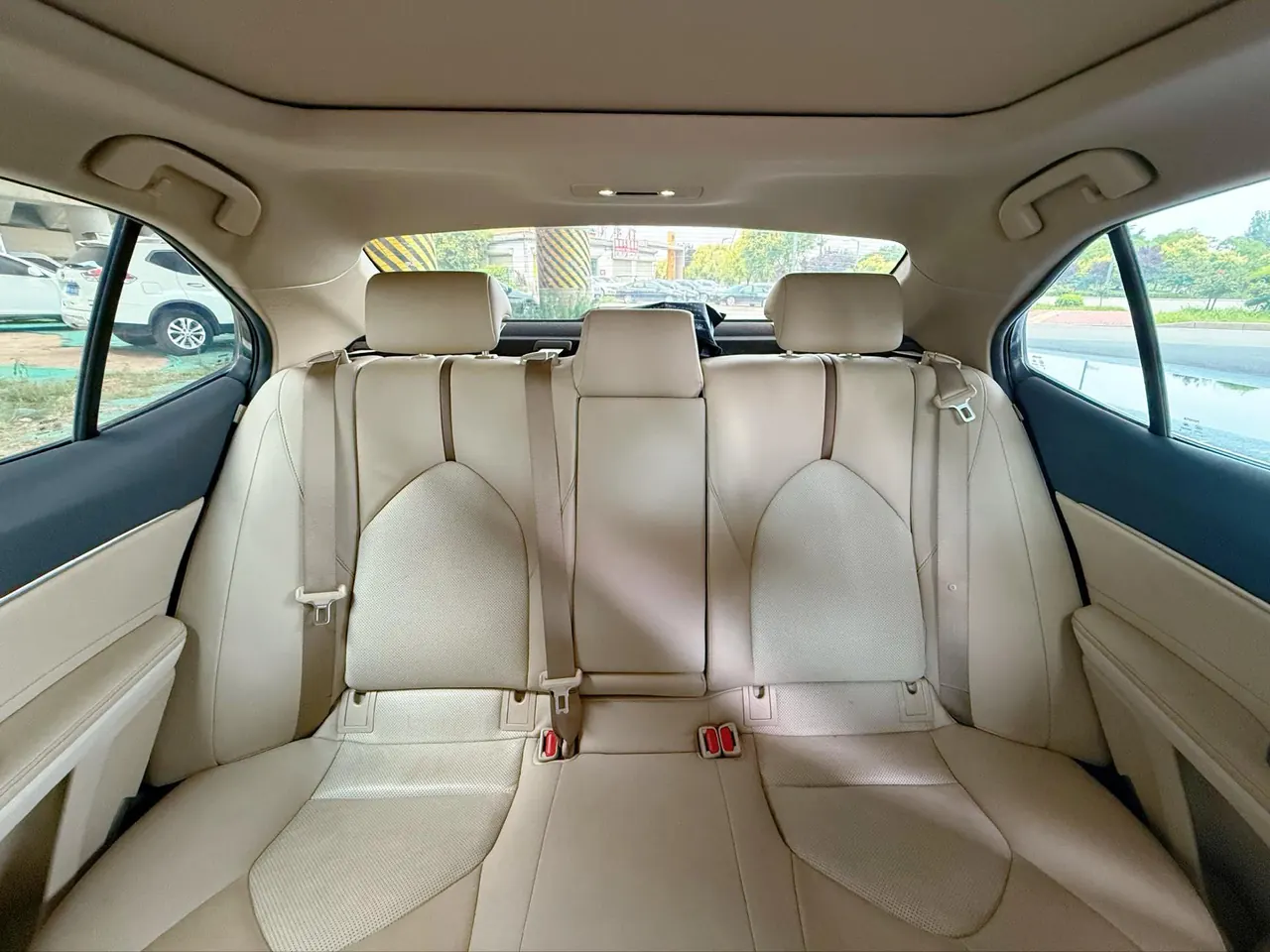 Toyota 2021 Camry 2.5G Deluxe Edition Automatic Gear 4