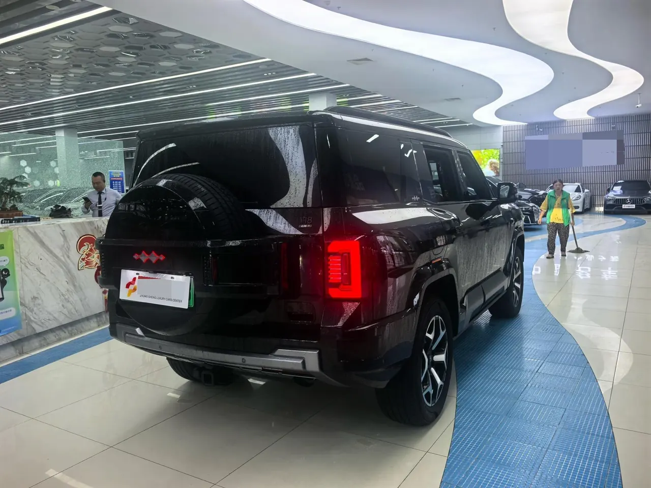 FangChengBao 2025 Leopard 8 2.0T Stepless Zhiyong Flagship Edition 7-seat Automatic Gear 5