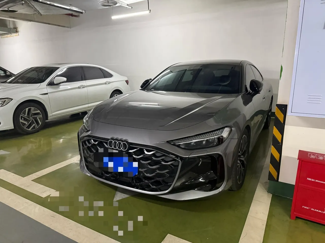 Открыть галерею: Audi 2026 A5L Sportback 2.0TFSI Quattro exclusive automatic transmission