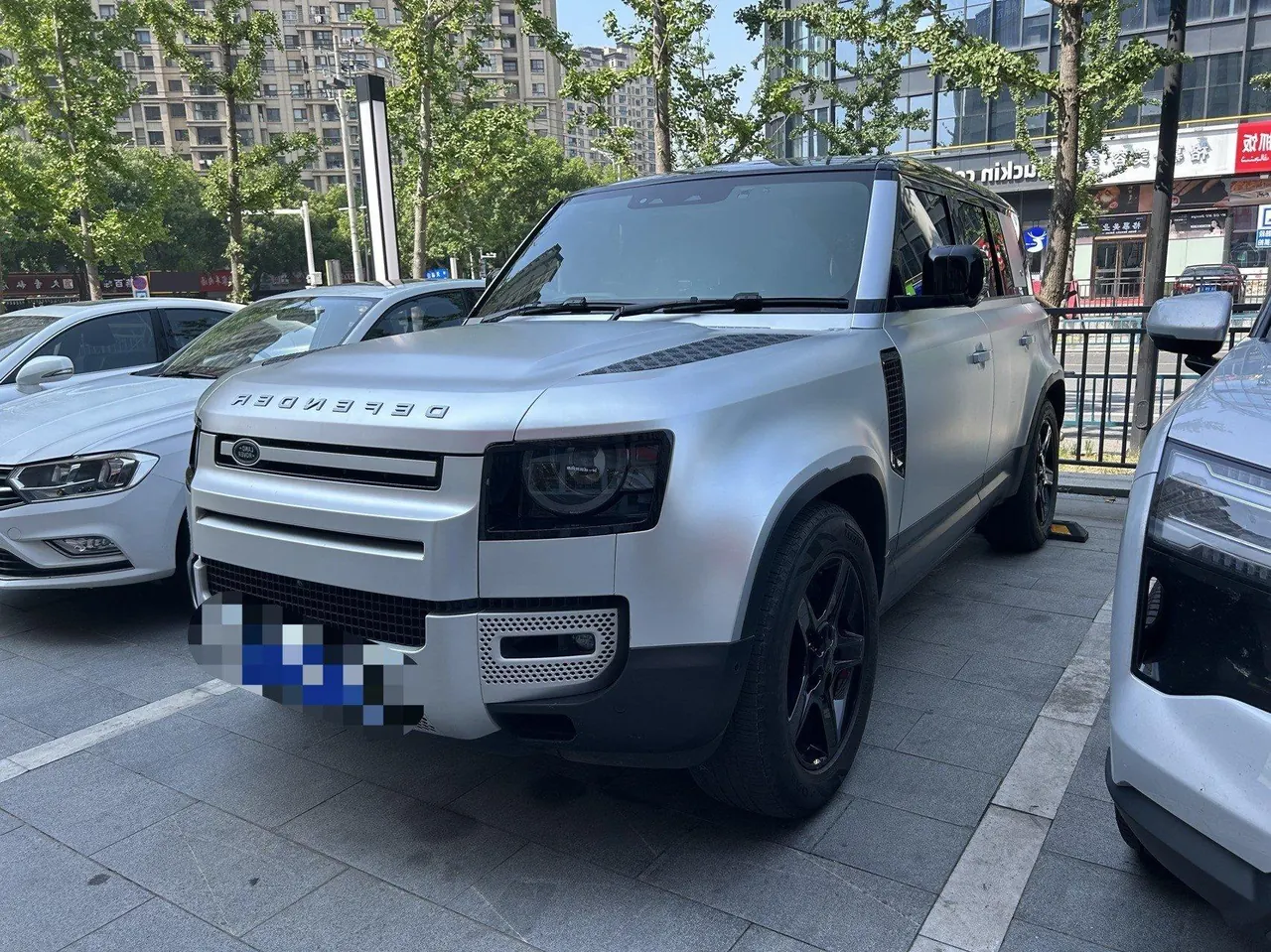 Open image lightbox: Land Rover Guard (Imported) 2020 Guard 110 3.0T P400 SE Automatic Gear