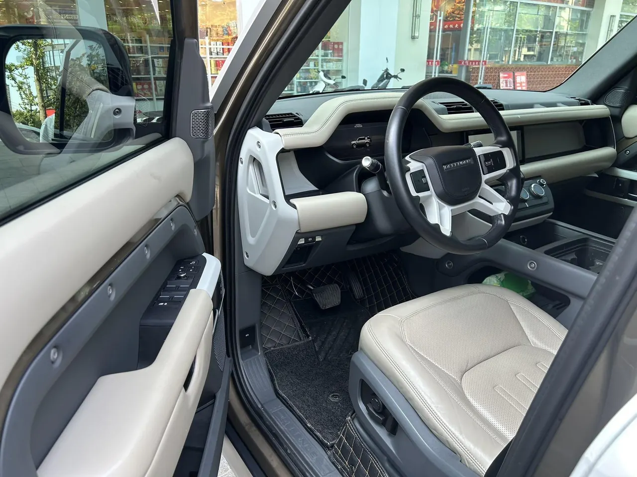 Land Rover Guard (Imported) 2020 Guard 110 3.0T P400 SE Automatic Gear 4