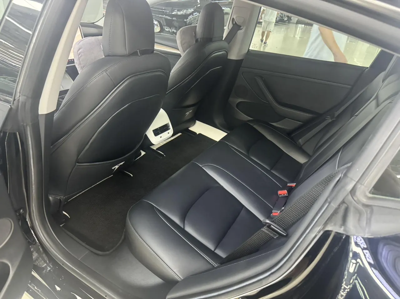 Tesla 2022 Model 3 rear-wheel drive version of automatic transmission 3