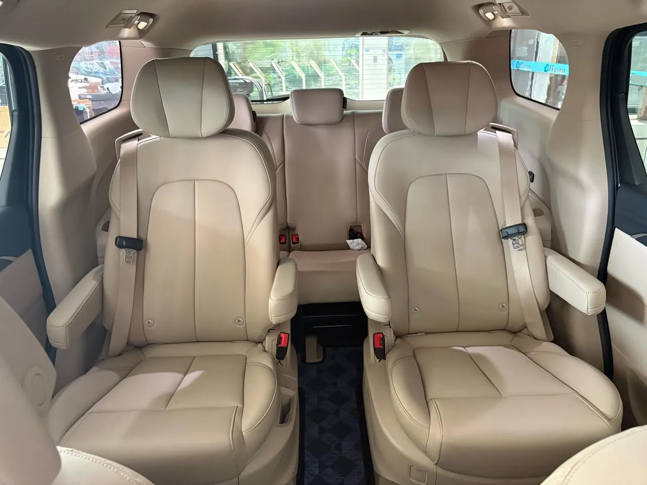 Buick 2025 GL8 Land Business Class 2.0T First Edition Automatic Gear 15