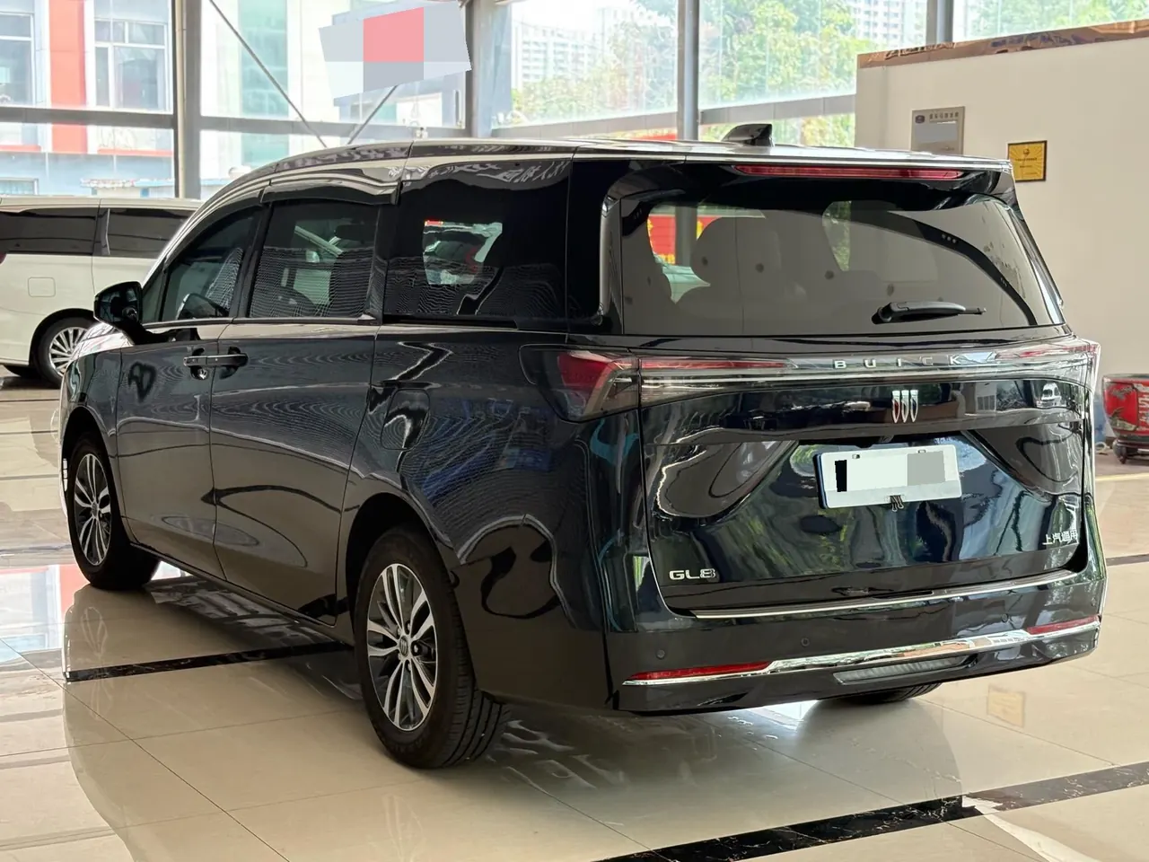 Buick 2025 GL8 Land Business Class 2.0T First Edition Automatic Gear 6