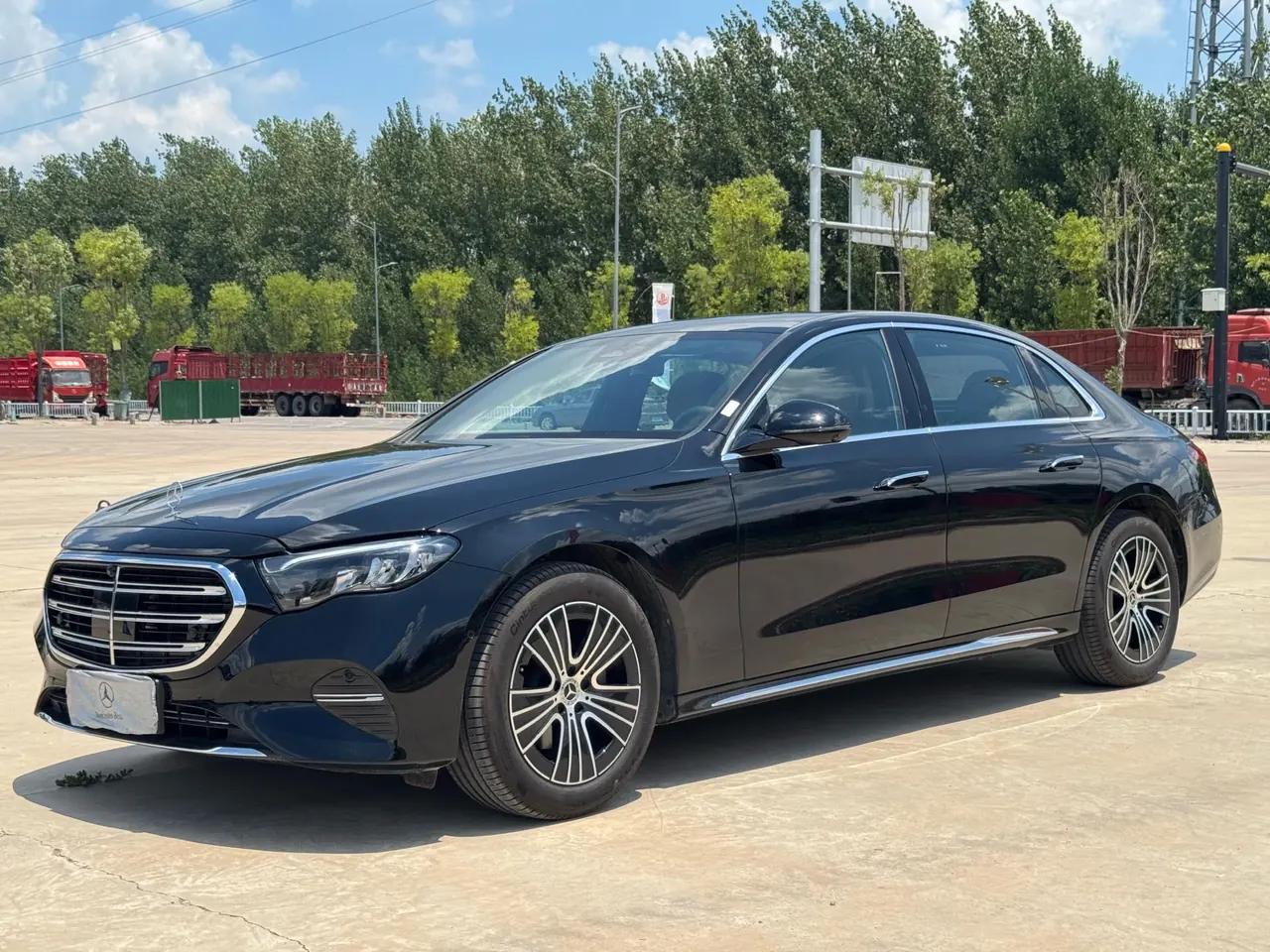 Открыть галерею: Mercedes Benz E Class 2026 E 260 L 48V 2.0T Classic Edition (Modified) Automatic Gear