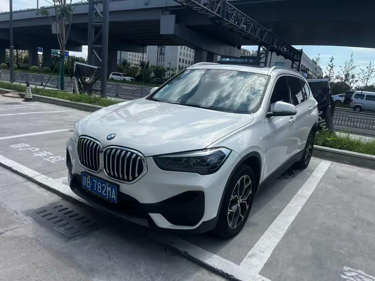 Open image lightbox: BMW 2021 X1 sDrive25Li 2.0T Leading Automatic Gear
