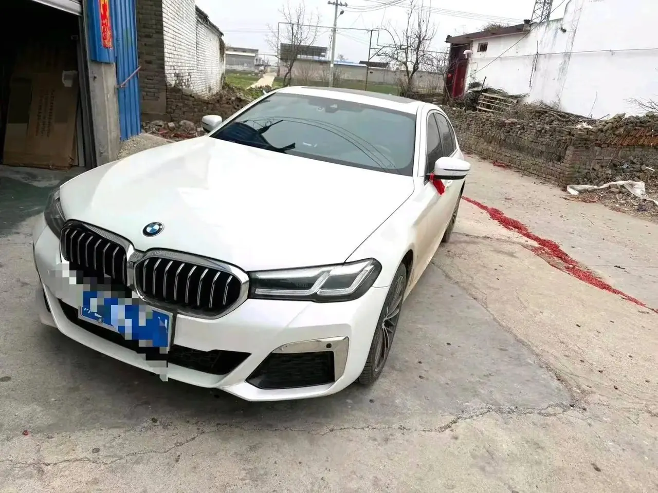 Открыть галерею: BMW 5 Series 2023 530Li 2.0T Leading M Sports Suit Automatic Gear