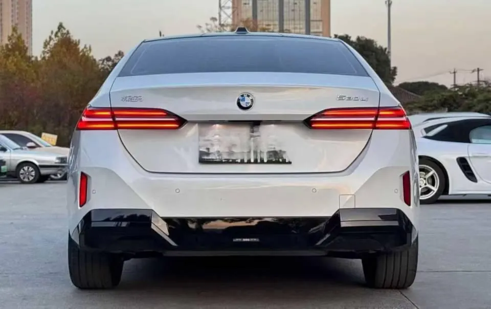 BMW 5 Series 2026 model 530Li 48V 2.0T Leading Edition M Sport Package Automatic 3