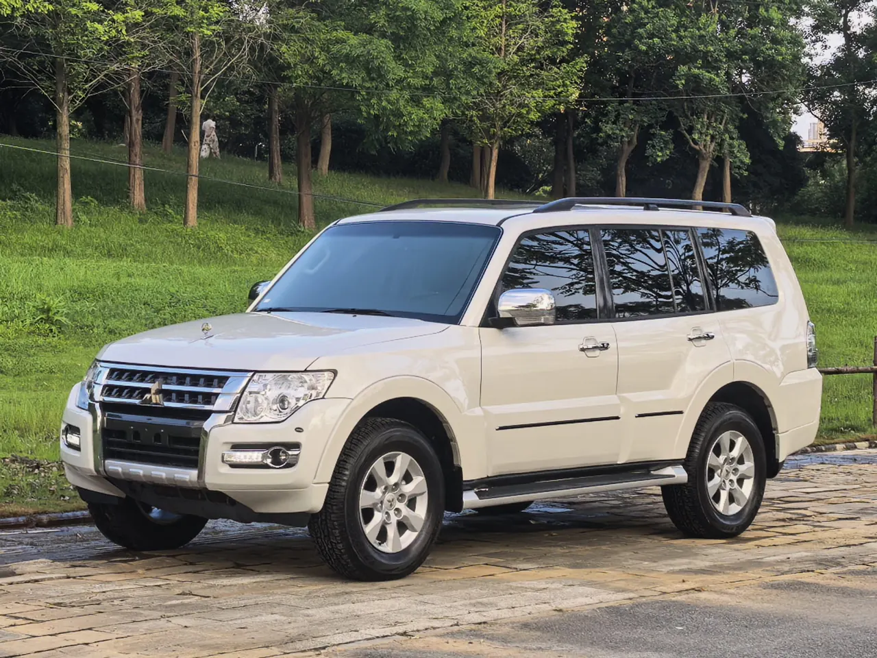 Open image lightbox: Mitsubishi Pajero (Imported) 2020 Pajero 3.0 Deluxe Automatic Gear