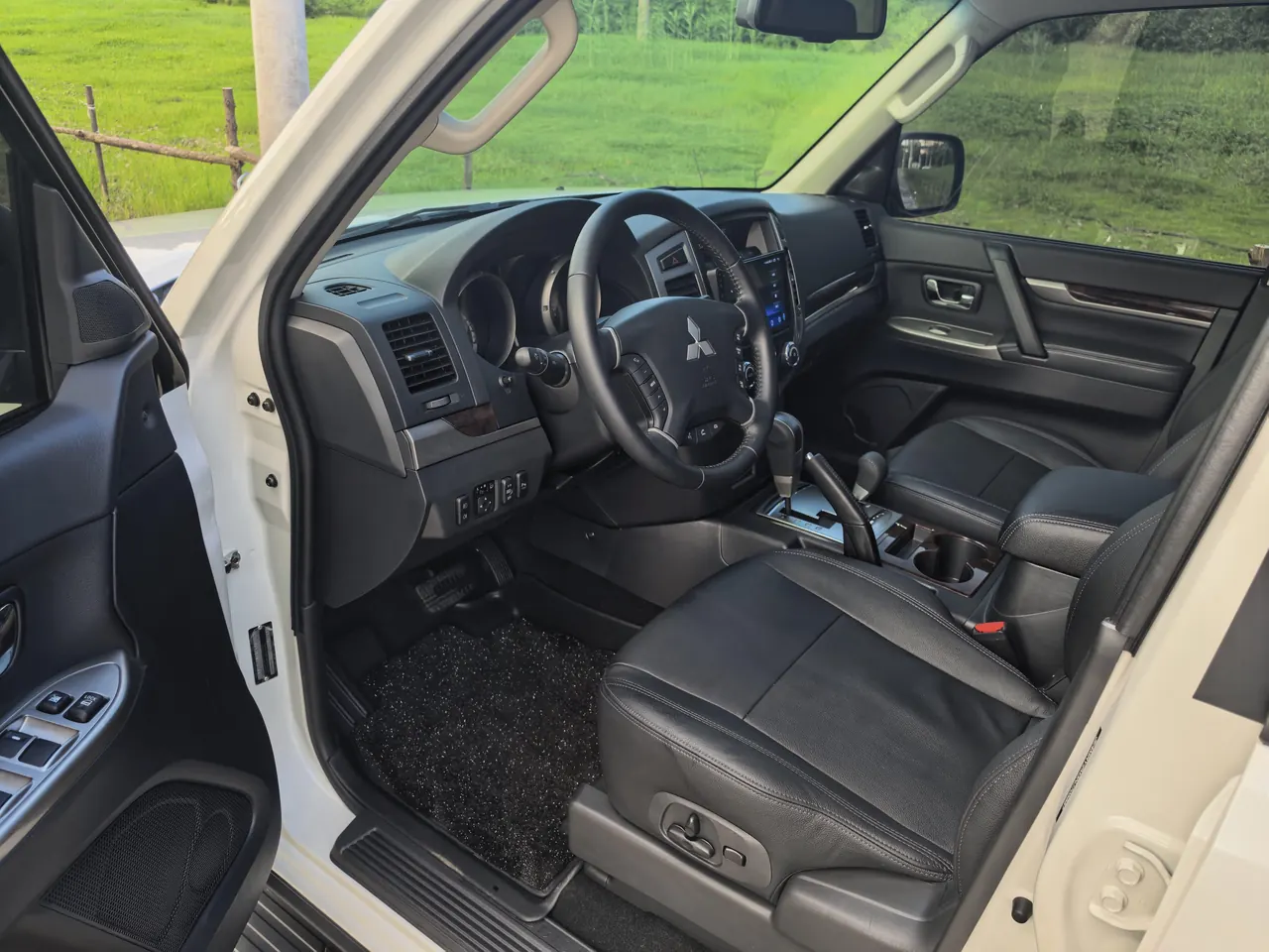 Mitsubishi Pajero (Imported) 2020 Pajero 3.0 Deluxe Automatic Gear 6