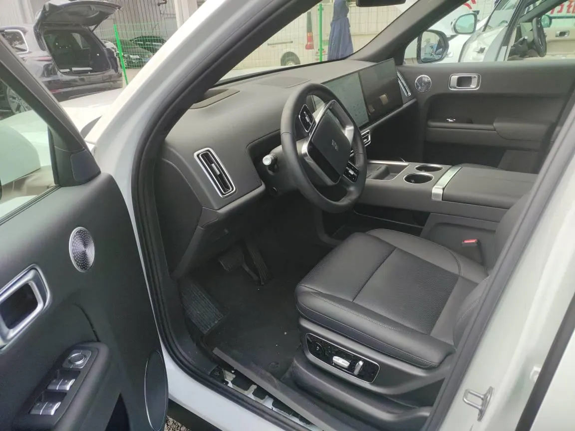Li 2025 L9 Ultra Smart Refresh Edition Automatic Transmission 2