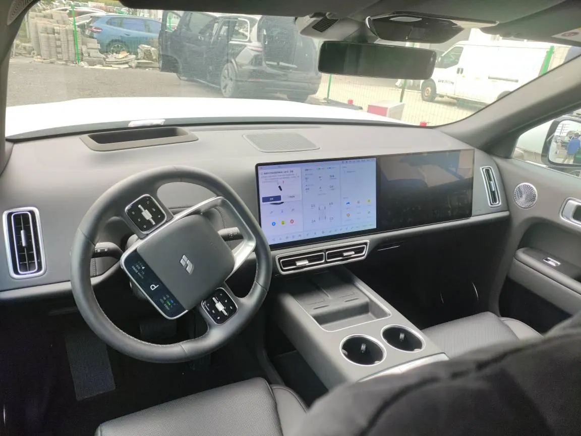 Li 2025 L9 Ultra Smart Refresh Edition Automatic Transmission 3