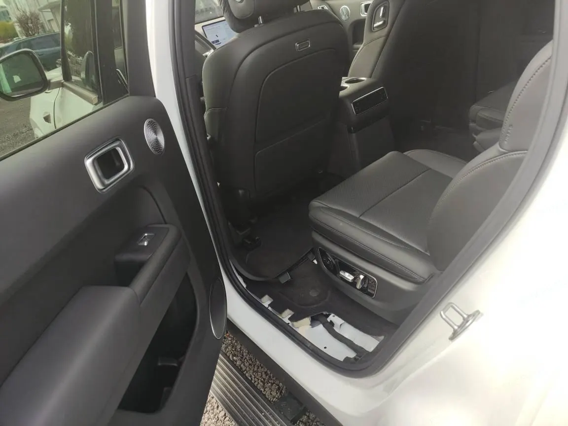 Li 2025 L9 Ultra Smart Refresh Edition Automatic Transmission 4