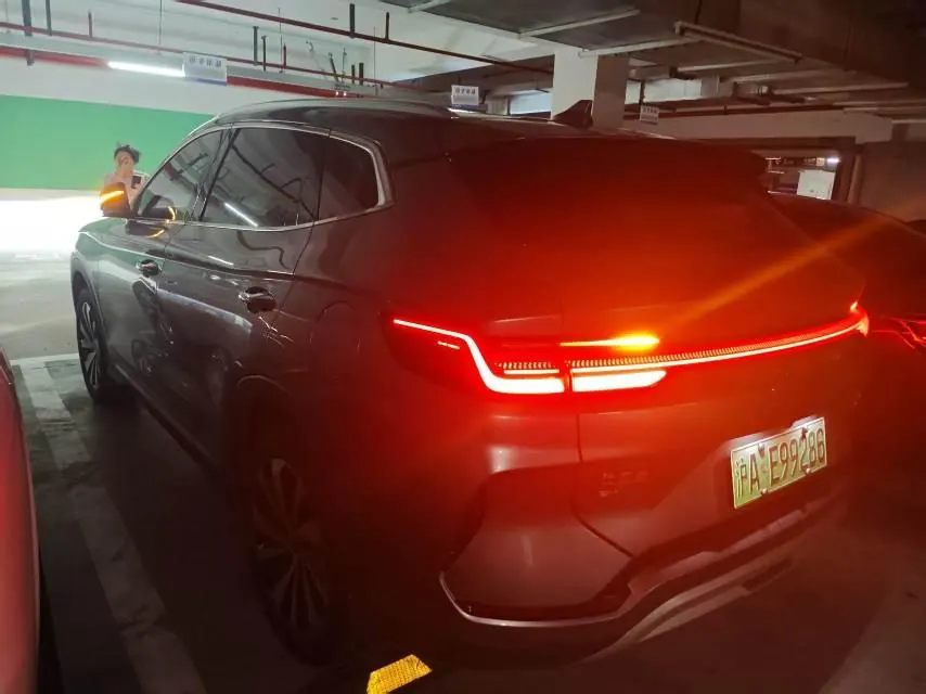 BYD 2023 Song PLUS EV Champion Edition 520KM Honorable Automatic Gear 7