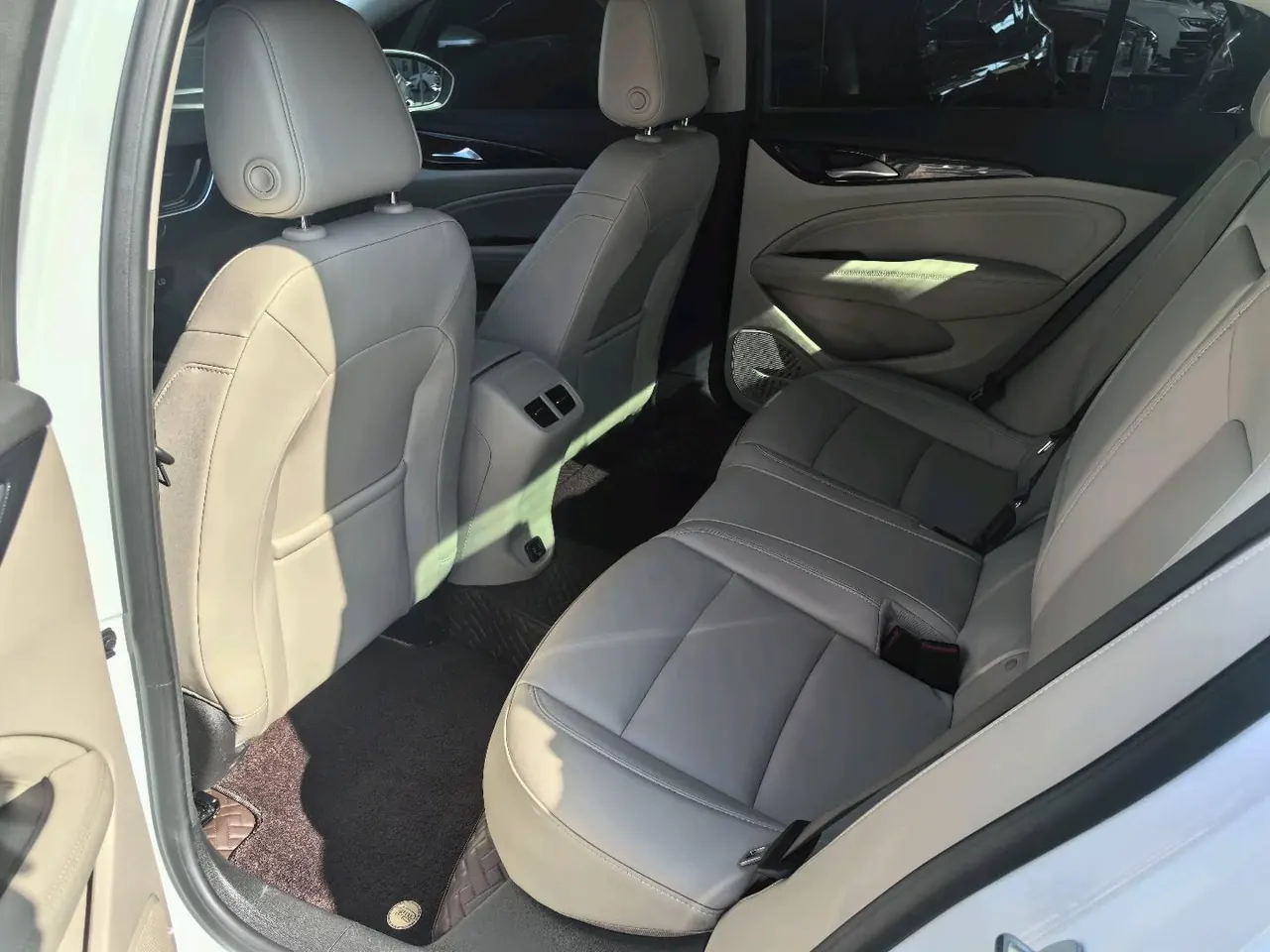 Buick 2020 Regal 1.5T 552T Elite Automatic Gear 4