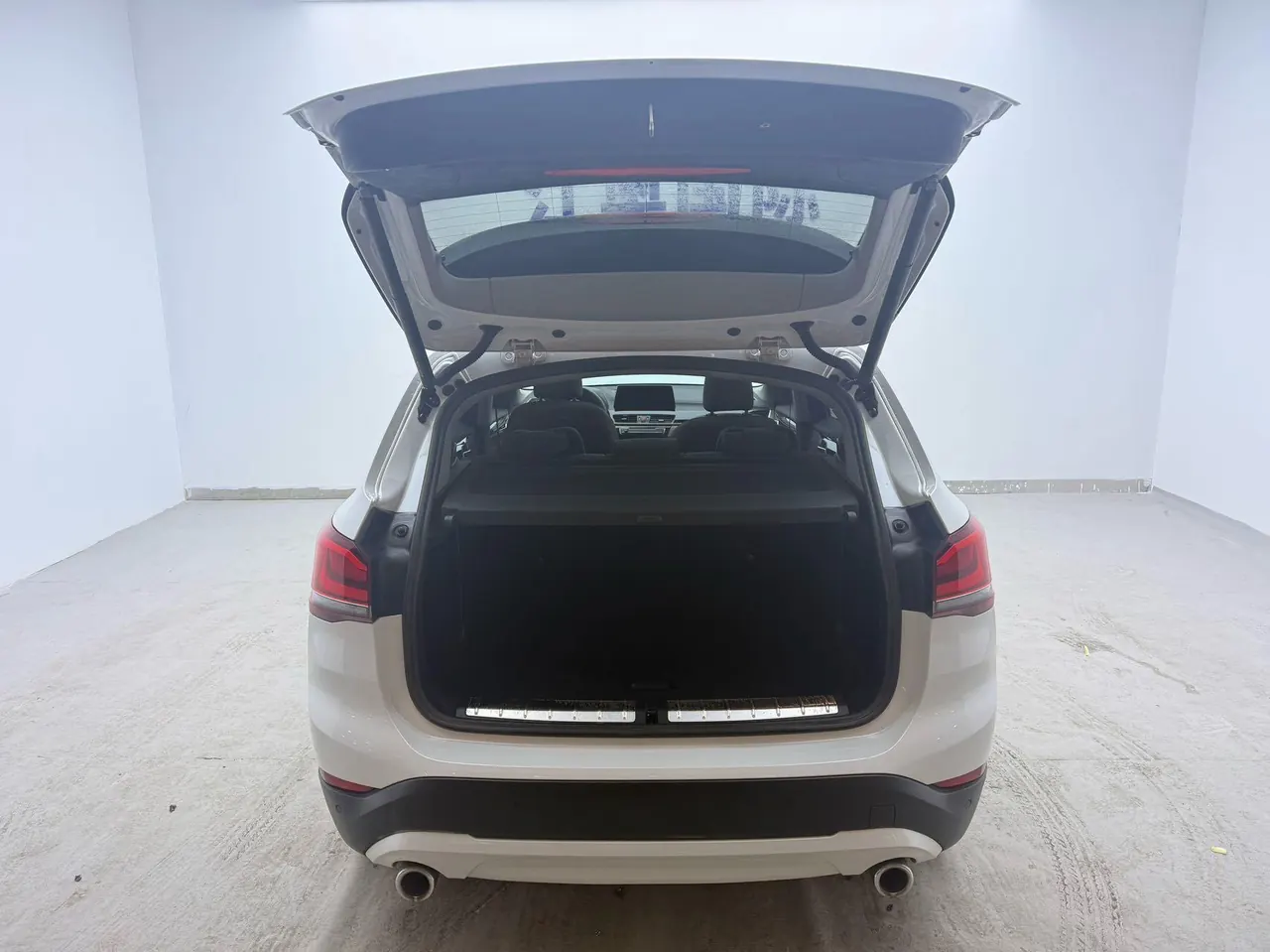 BMW 2021 X1 sDrive20Li 1.5T fashion automatic gear 18