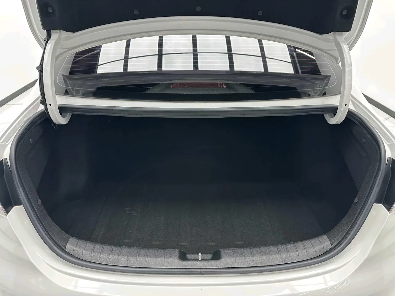 Kia 2023 K3 1.5 Stepless Deluxe Edition Automatic Gear 17