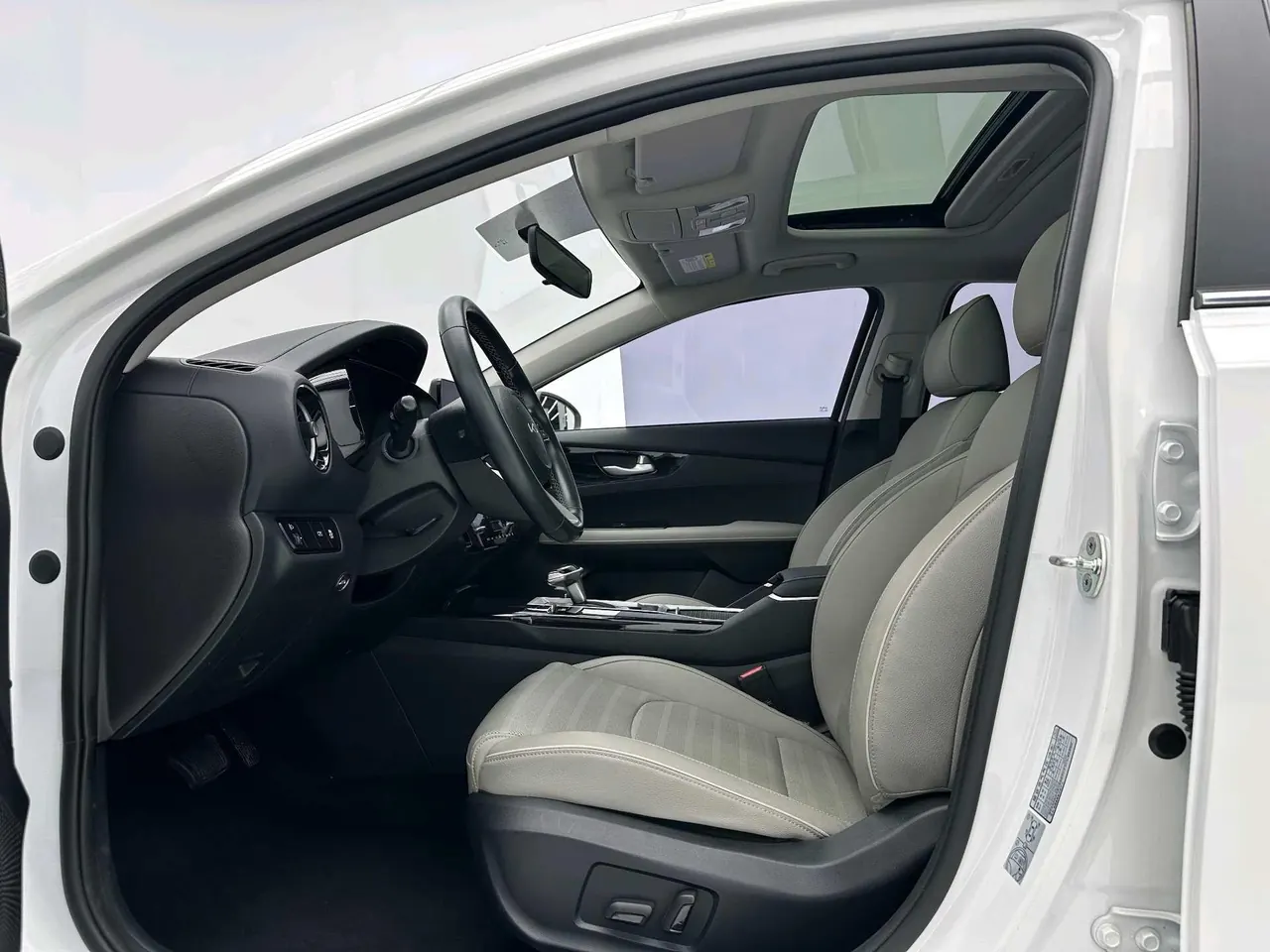 Kia 2023 K3 1.5 Stepless Deluxe Edition Automatic Gear 5