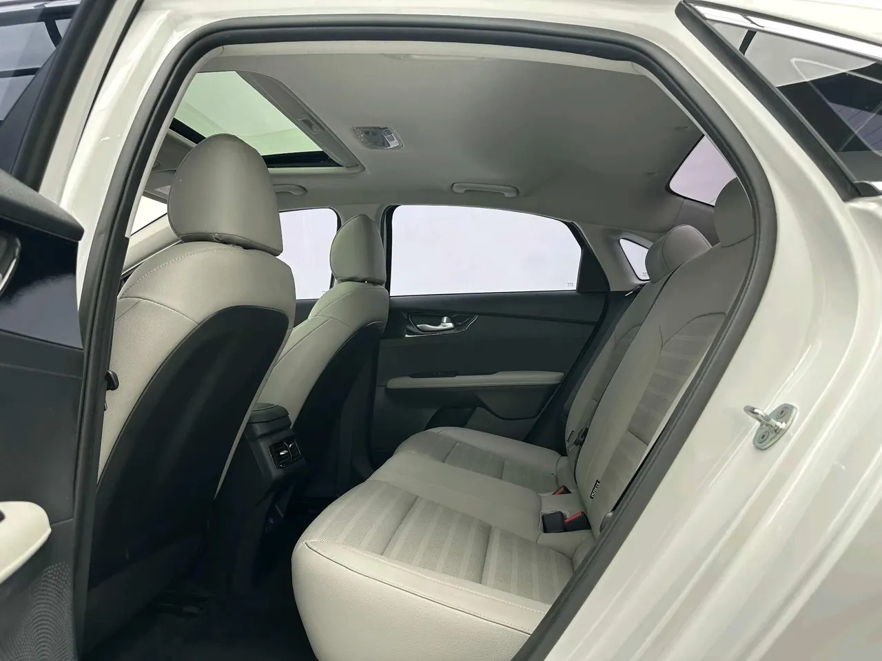 Kia 2023 K3 1.5 Stepless Deluxe Edition Automatic Gear 6