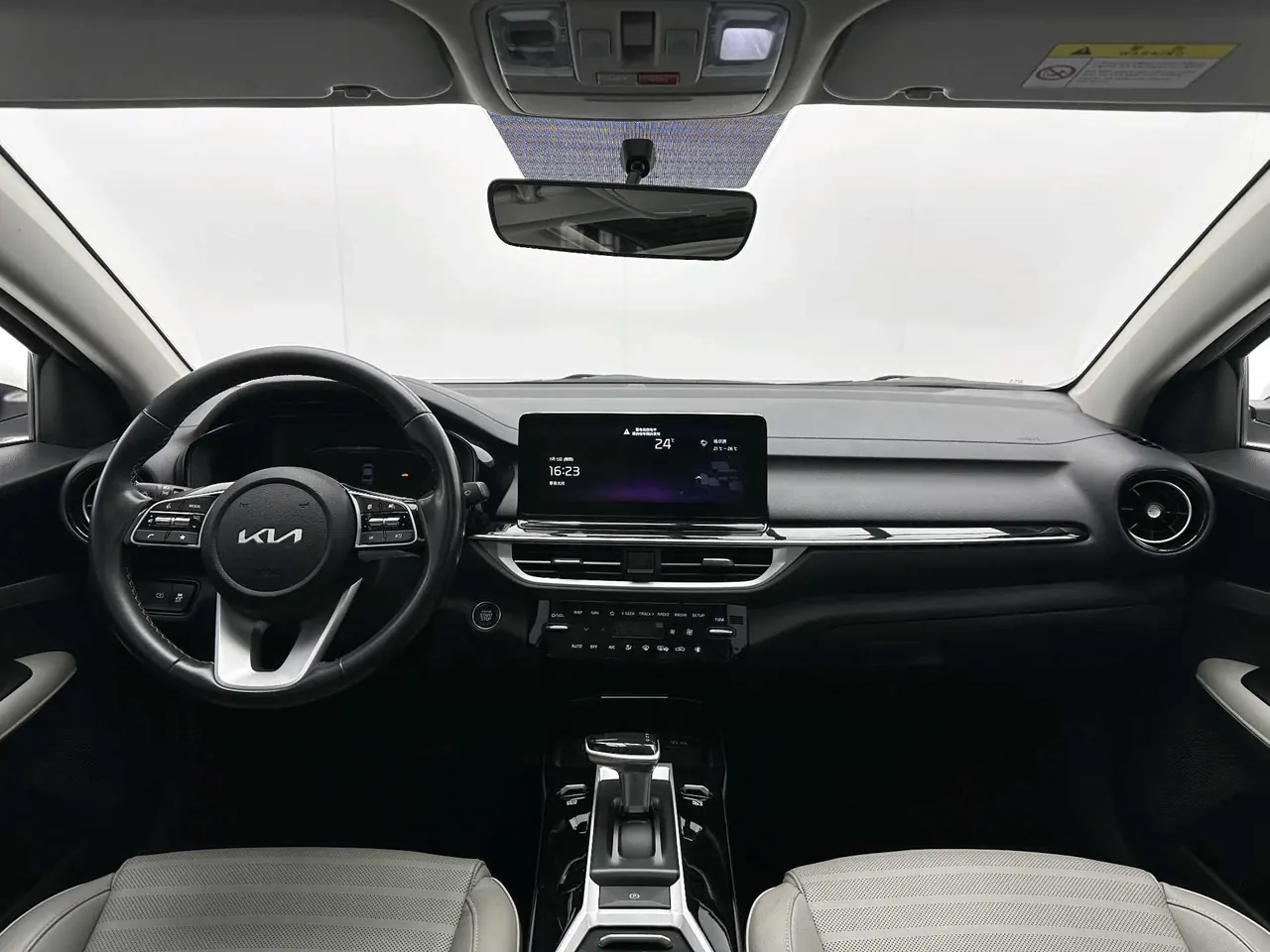 Kia 2023 K3 1.5 Stepless Deluxe Edition Automatic Gear 7