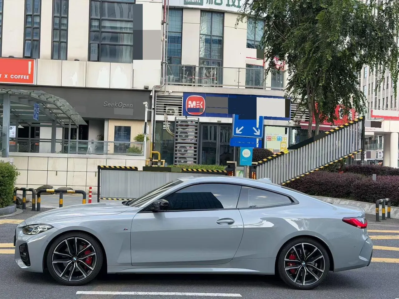 BMW 4 Series (Imported) 2022 430i Coupe 2.0T M Sports Obsidian Night Kit (Changed to 2) Automatic Gear 3