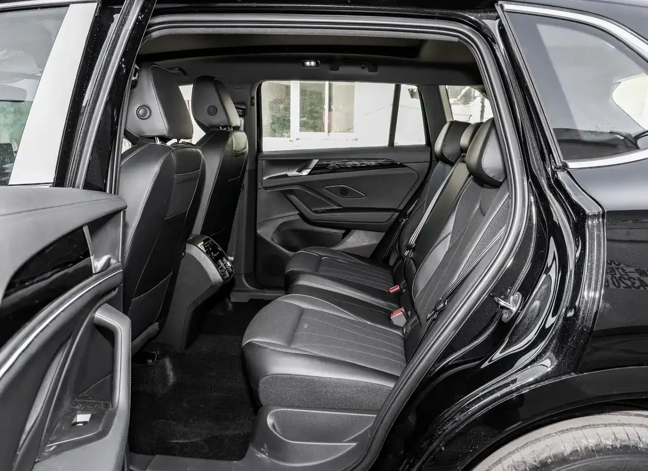 Volkswagen 2026 Tiguan L PRO 2.0TSI 380TSI Two-Drive R-Line Pilot Edition Automatic Gear 5