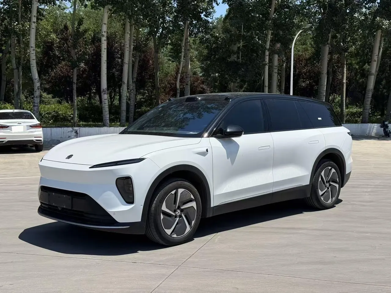 NIO 2023 ES8 75kWh Executive Edition Automatic Gear - View 1