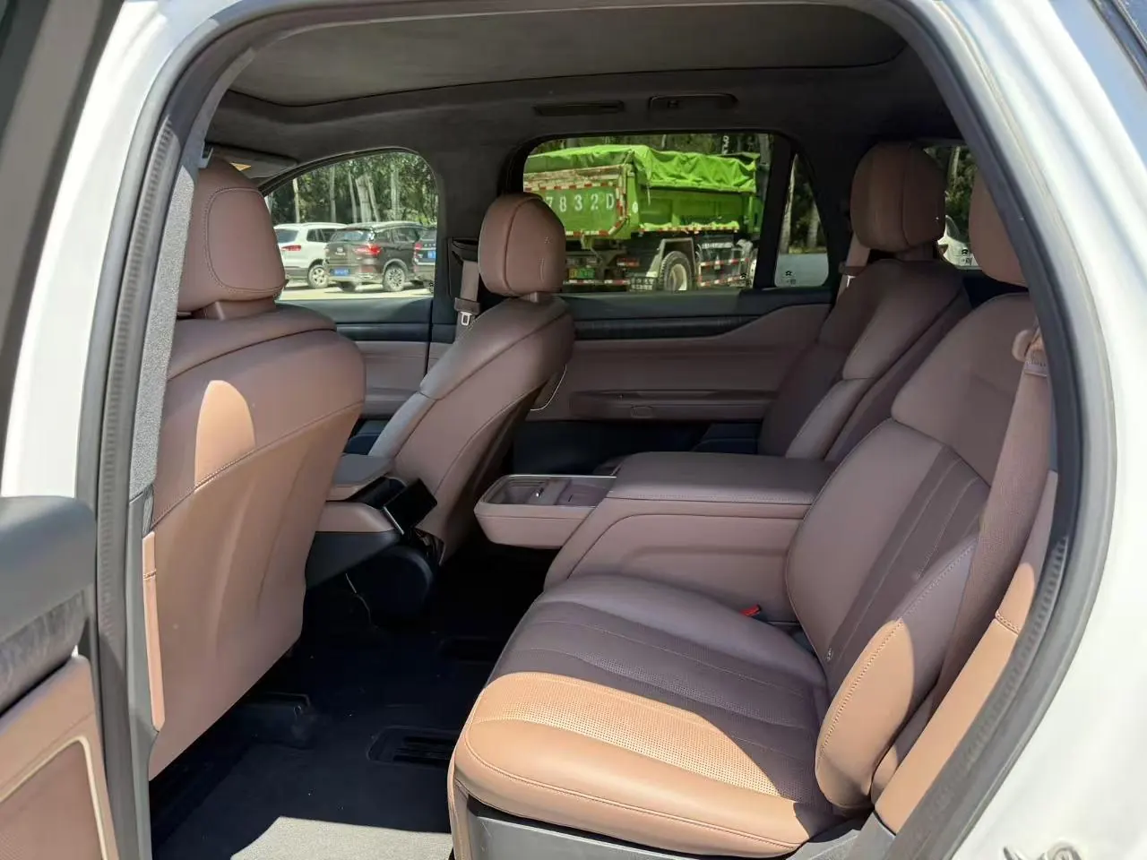 NIO 2023 ES8 75kWh Executive Edition Automatic Gear 4