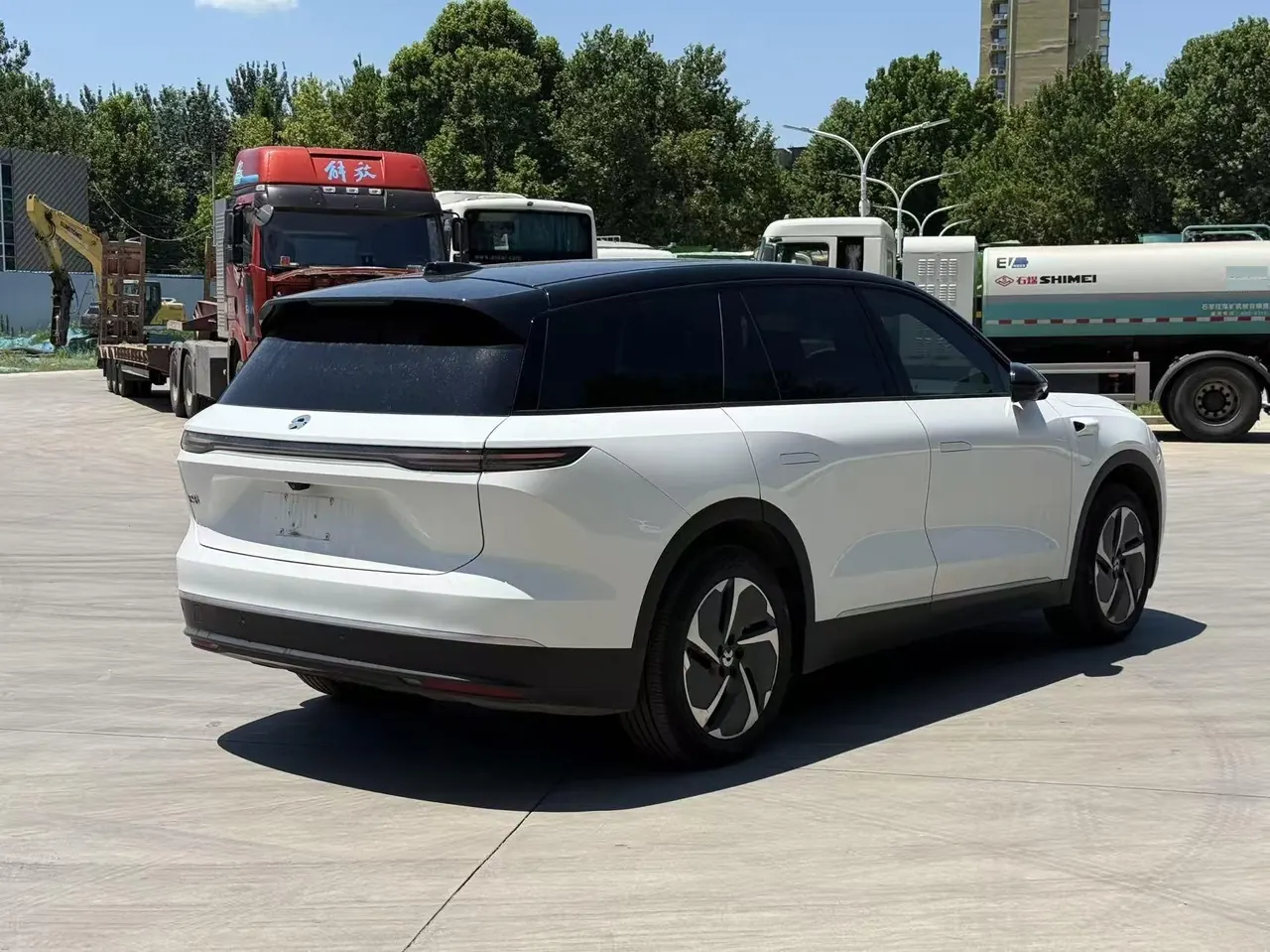NIO 2023 ES8 75kWh Executive Edition Automatic Gear 6