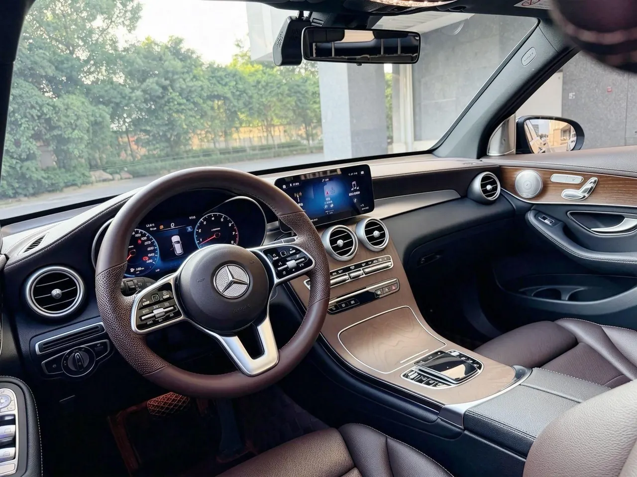 Mercedes Benz 2022 GLC 260 L 4MATIC 2.0T Luxury Automatic 3