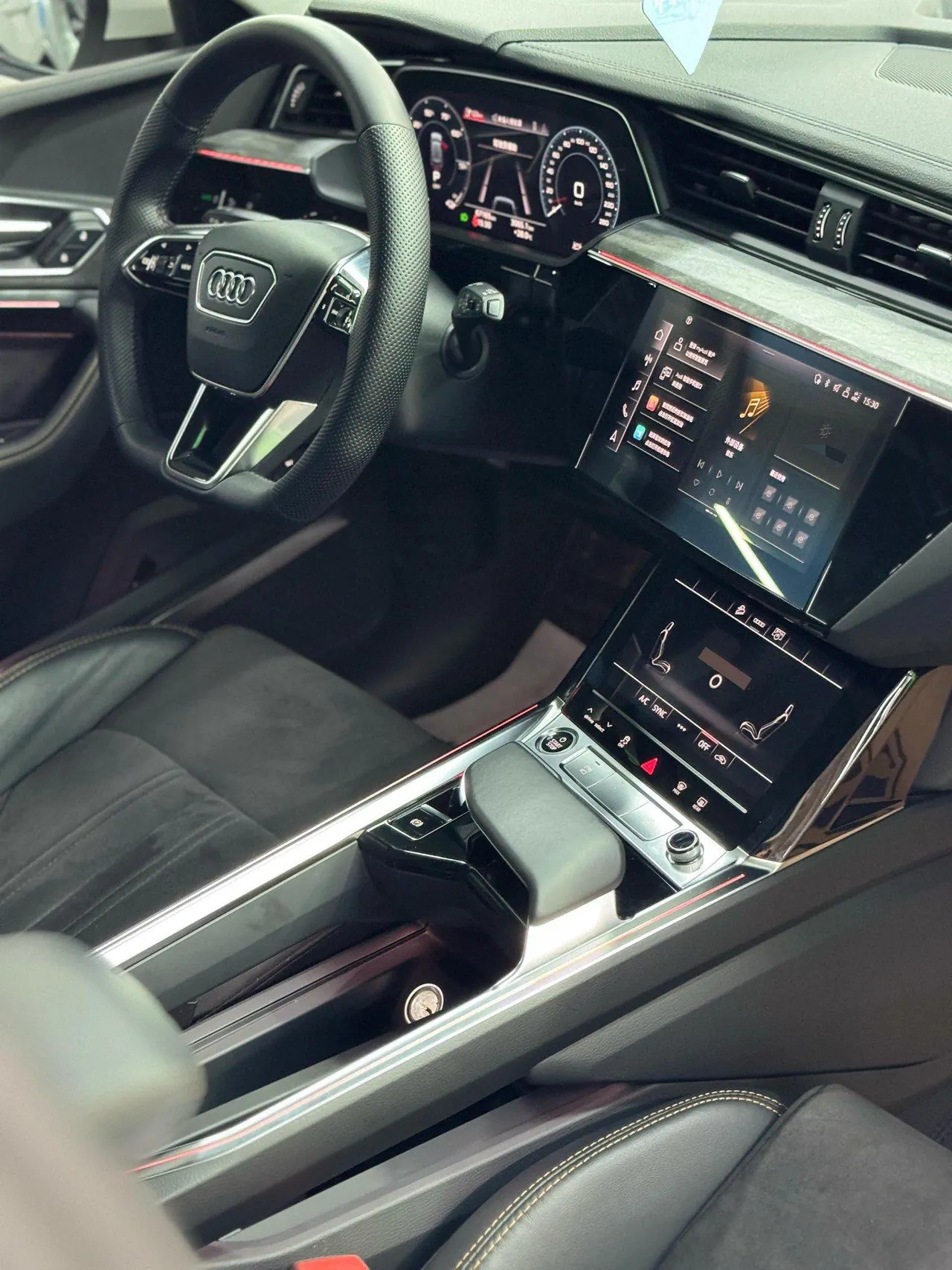 Audi 2021 e-tron 50 Quattro Complete Selection of Automatic Transmission 4
