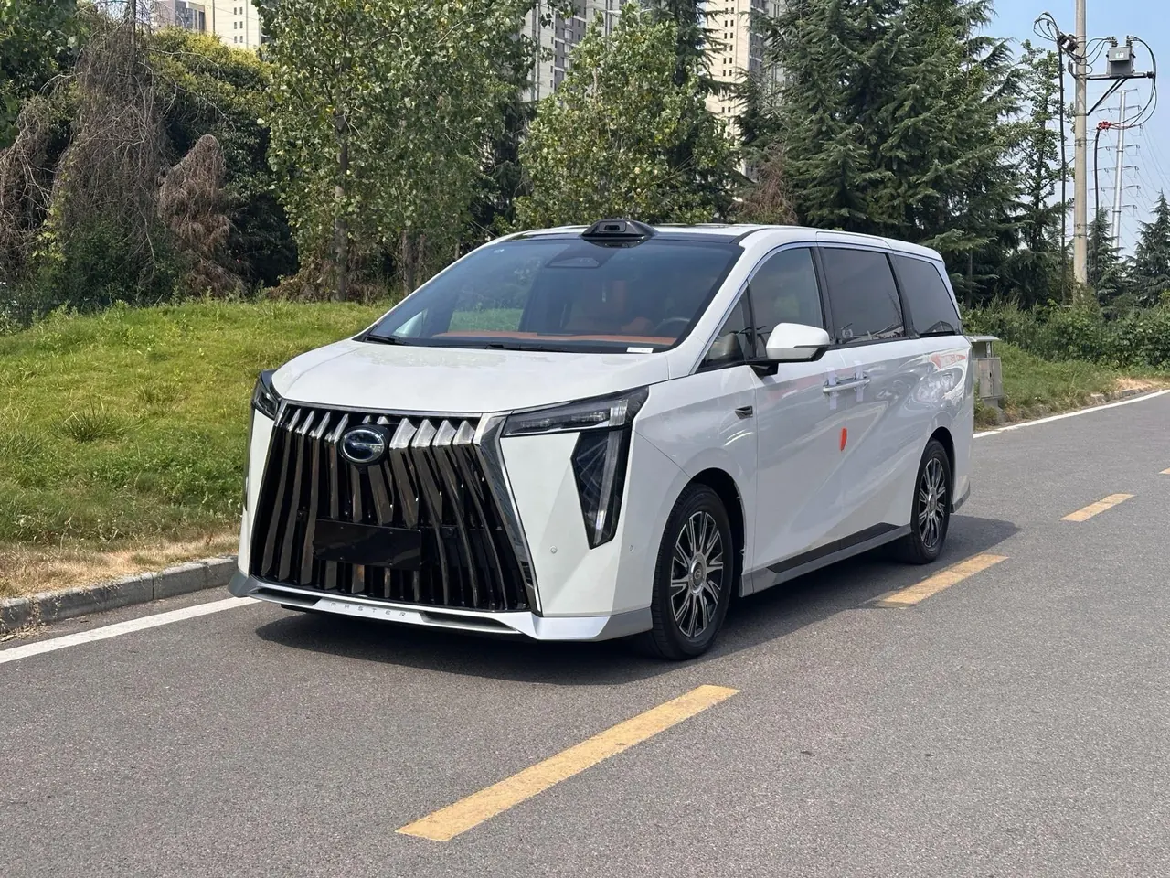 Открыть галерею: Chuanqi 2026 Yearning for M8 2.0T Master Series Laser Radar Edition Automatic Gear