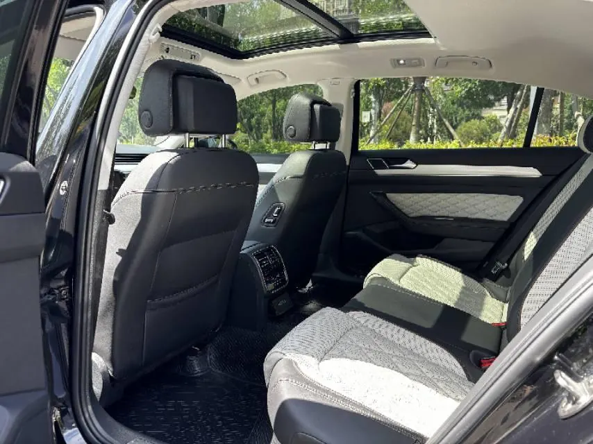 Volkswagen 2023 Magotan 2.0TSI 330TSI 2 million Commemorative Luxury Automatic Gear 5