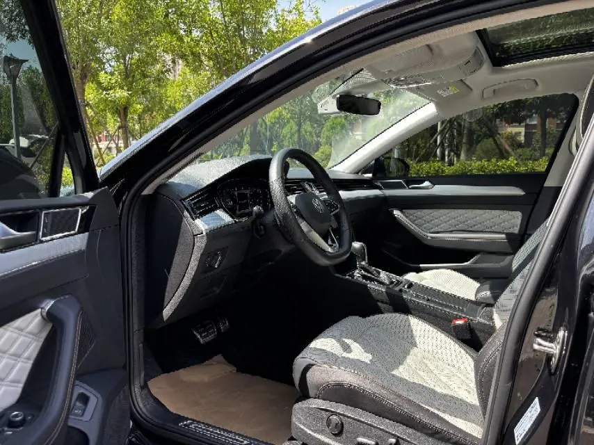 Volkswagen 2023 Magotan 2.0TSI 330TSI 2 million Commemorative Luxury Automatic Gear 6