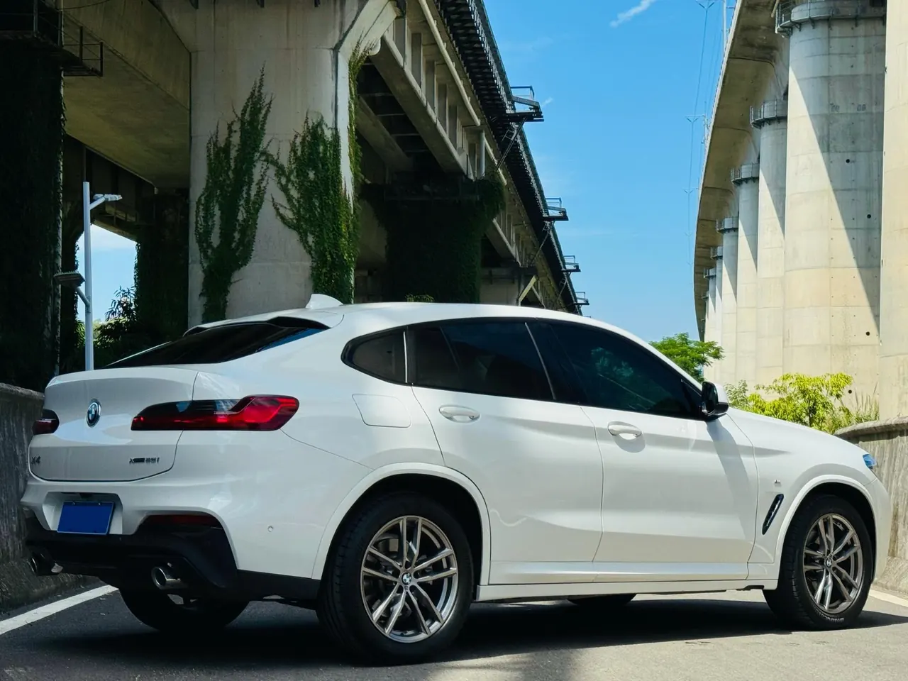 BMW X4 (Imported) 2021 X4 xDrive25i 2.0T M Sports Suit Automatic Gear 9