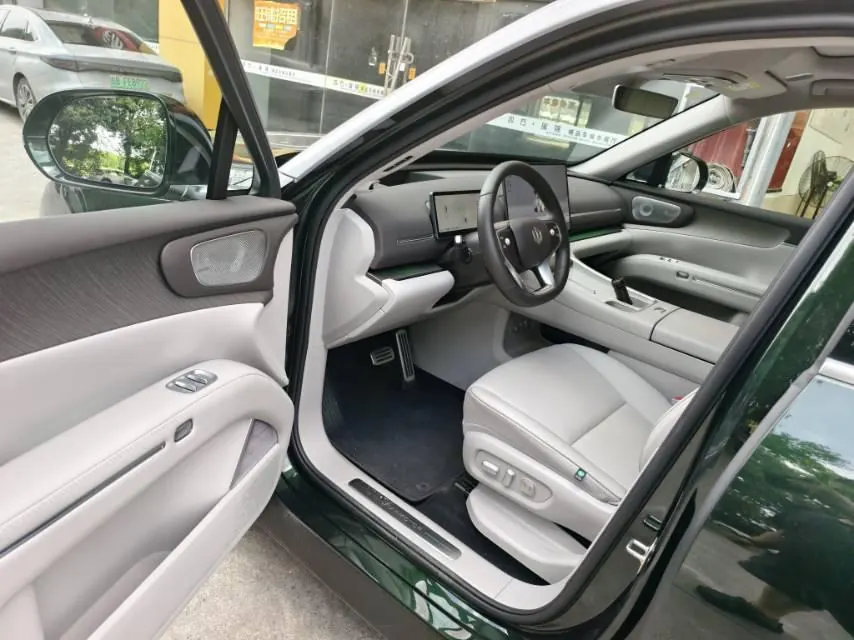 Leapmotor 2026 D 19 500 Zhizun Edition 6-seat Automatic Gear 4