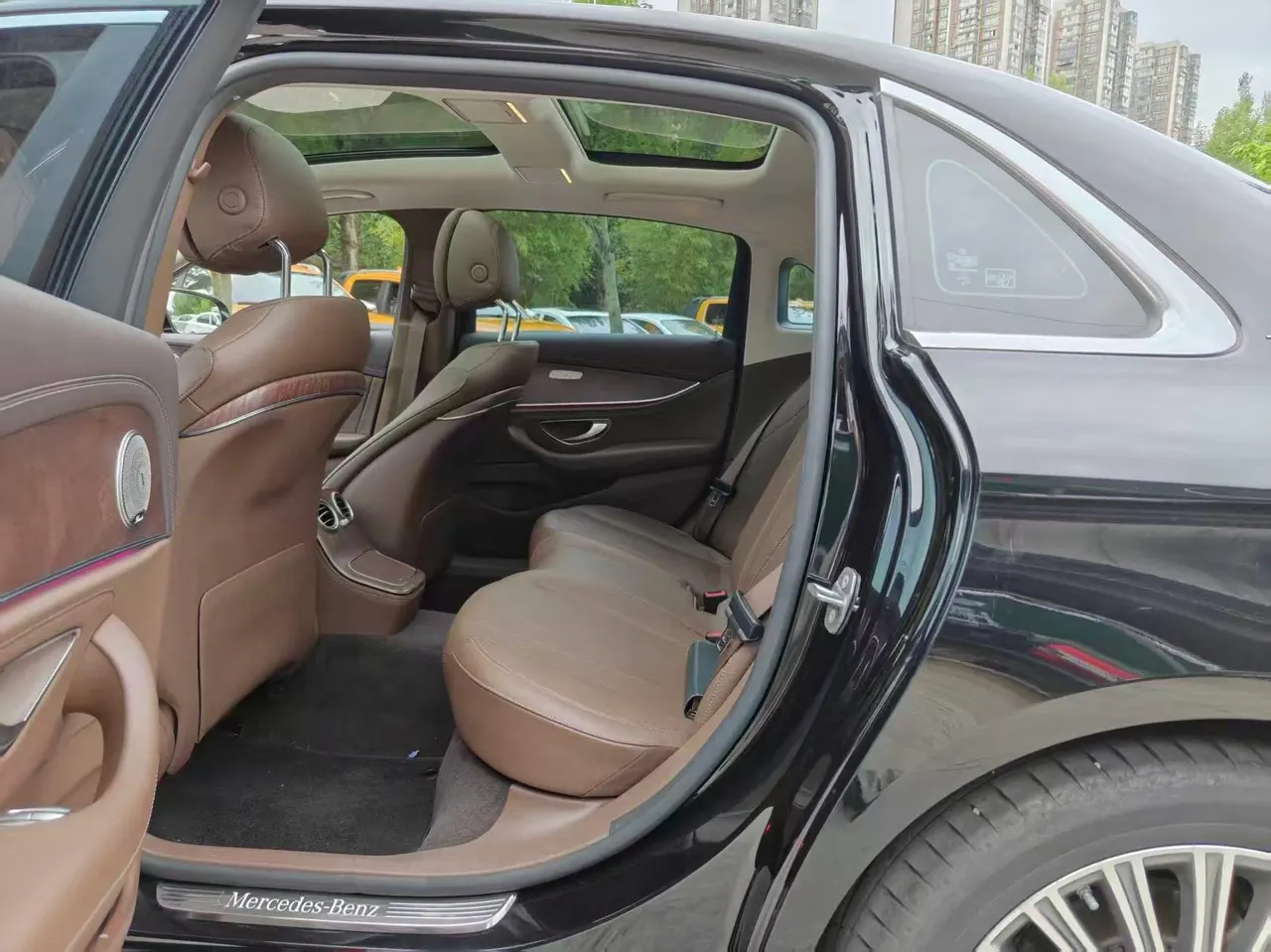 Mercedes Benz E Class 2022 E 300 L 2.0T Fashion (Change 2) Automatic Gear 5